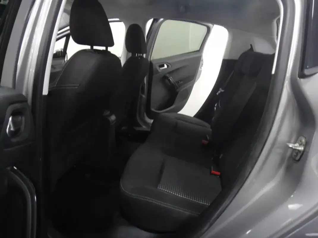Peugeot 208 2019 - 11490 EUR, 71000 km - 71000km - foto 7 de 24