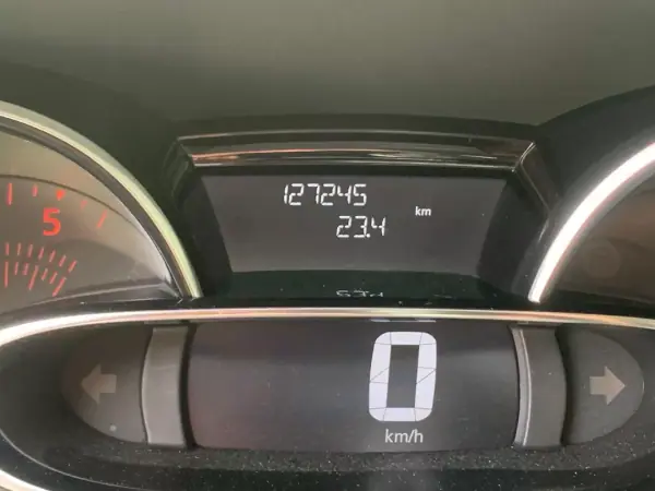 Renault Clio Sport Tourer 2019 - 13999 EUR, 127245 km - AUTO.MOTO.pt - 127245km - foto 9 de 53