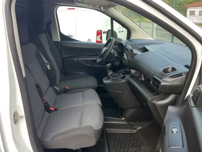 Citroën Berlingo 2020 - 10750 EUR, 156000 km - AUTO.MOTO.pt - 156000km - foto 18 de 32