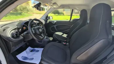 Smart ForTwo Coupé 2018 - 13890 EUR, 25000 km - AUTO.MOTO.pt - 25000km - foto 8 de 12