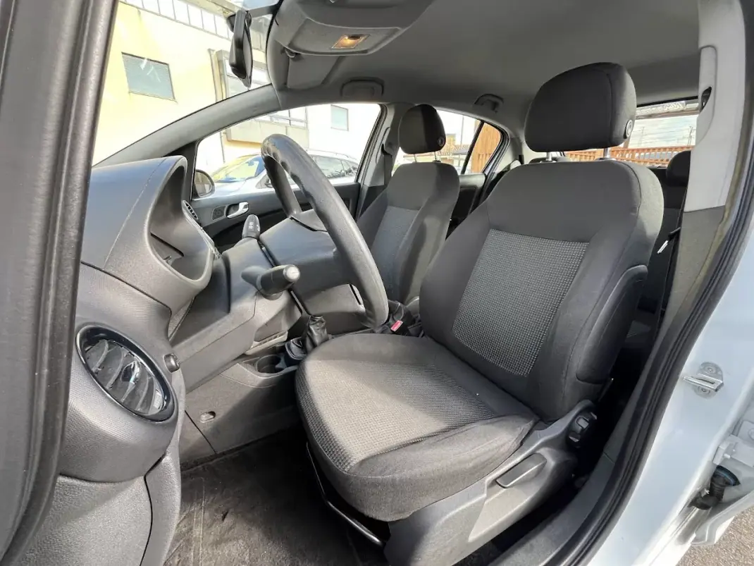 Opel Corsa 2011 - 6450 EUR, 117000 km - AUTO.MOTO.pt - 117000km - foto 23 de 50