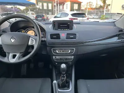 Renault Mégane 2011 - 6750 EUR, 234000 km - AUTO.MOTO.pt - 234000km - foto 12 de 34