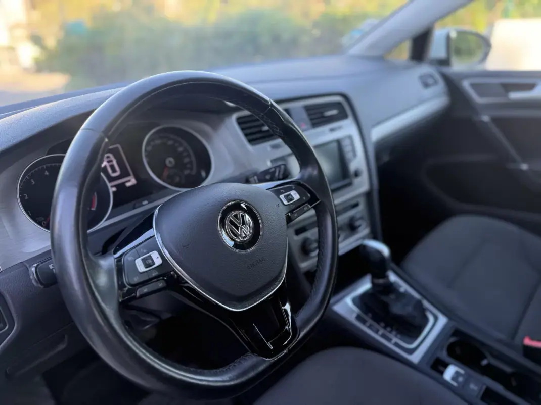 Volkswagen Golf 2017 - 15499 EUR, 60000 km - AUTO.MOTO.pt - 60000km - foto 9 de 12