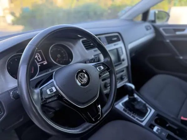 Volkswagen Golf 2017 - 14999 EUR, 60000 km - AUTO.MOTO.pt - 60000km - foto 9 de 12