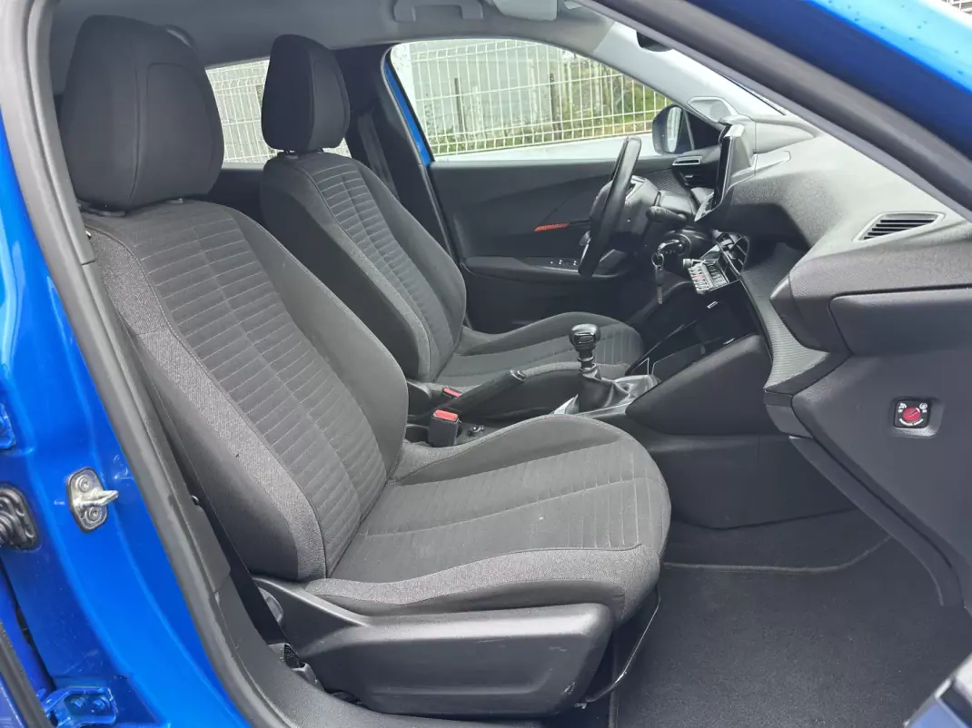 Peugeot 2008 2021 - 14900 EUR, 159000 km - AUTO.MOTO.pt - 159000km - foto 29 de 31