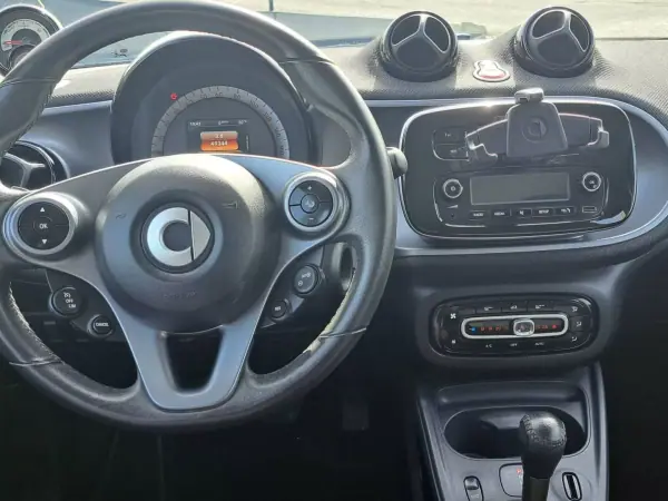 Smart ForFour 2018 - 9990 EUR, 49344 km - AUTO.MOTO.pt - 49344km - foto 14 de 43