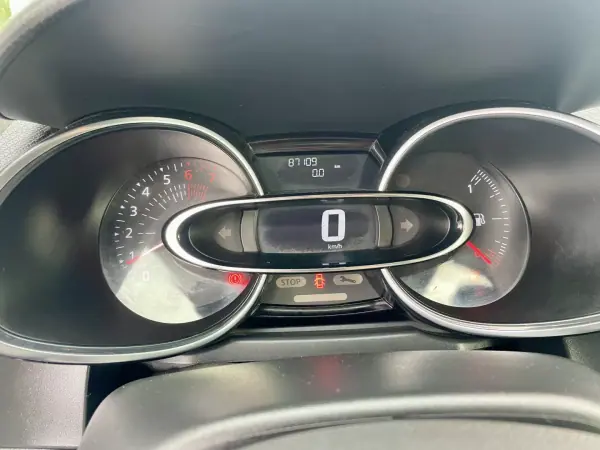 Renault Clio Sport Tourer 2018 - 11350 EUR, 87109 km - AUTO.MOTO.pt - 87109km - foto 15 de 27