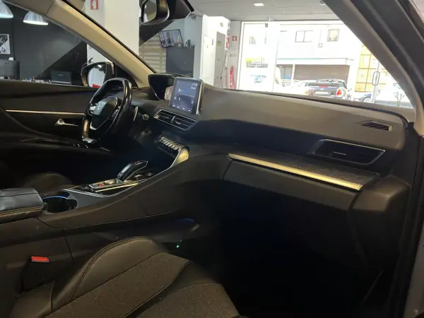Peugeot 3008 2018 - 18490 EUR, 170000 km - AUTO.MOTO.pt - 170000km - foto 8 de 44