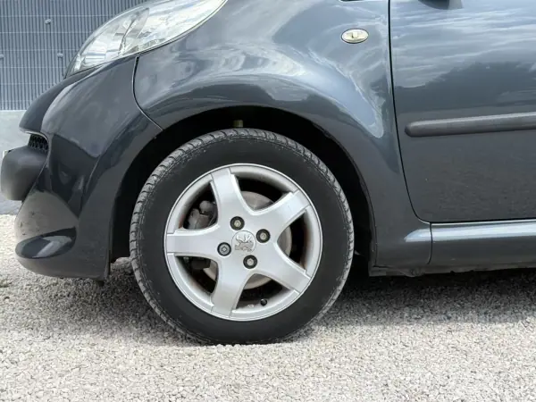 Peugeot 107 2008 - 5950 EUR, 139900 km - AUTO.MOTO.pt - 139900km - foto 4 de 13