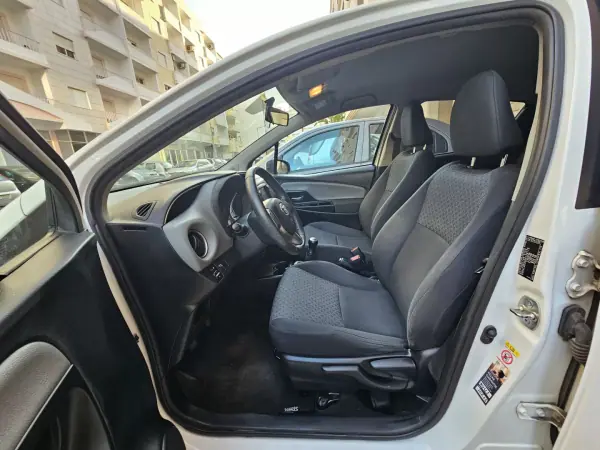Toyota Yaris 2015 - 9900 EUR, 135279 km - 135279km - foto 4 de 12