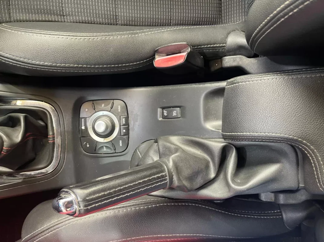 Renault Mégane Sport Tourer 2014 - 9999 EUR, 163000 km - AUTO.MOTO.pt - 163000km - foto 40 de 47