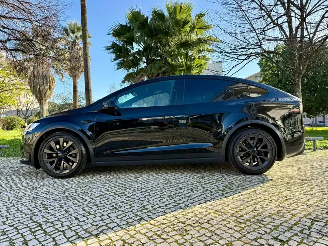 Tesla Model X 2023 - 81890 EUR, 49000 km - AUTO.MOTO.pt - 49000km - foto 12 de 47