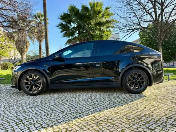 Tesla Model X 2023 - 81890 EUR, 49000 km - AUTO.MOTO.pt - 49000km - foto 12 de 47