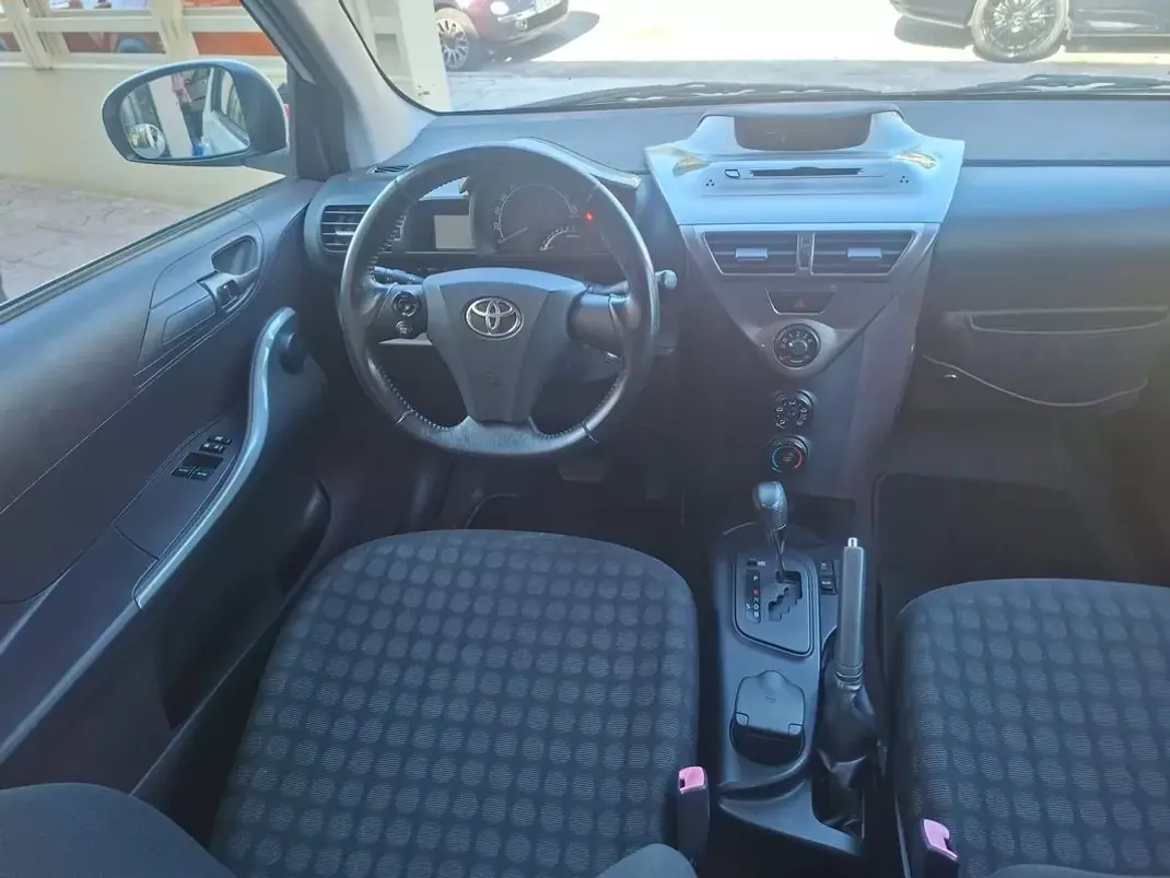 Toyota iQ 2009 - 7900 EUR, 156884 km - 156884km - foto 26 de 27