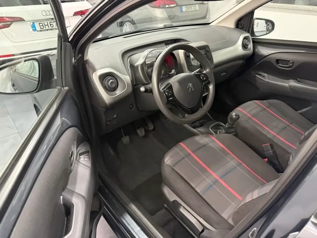 Peugeot 108 2016 - 7950 EUR, 142930 km - AUTO.MOTO.pt - 142930km - foto 7 de 19