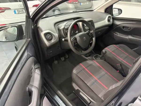 Peugeot 108 2016 - 7950 EUR, 142930 km - AUTO.MOTO.pt - 142930km - foto 7 de 19