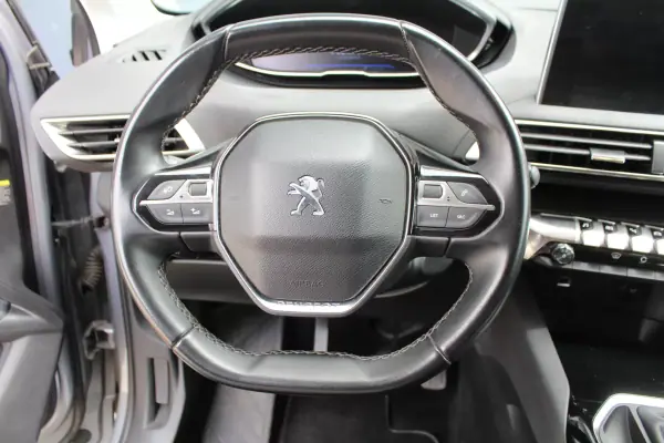 Peugeot 3008 2018 - 18000 EUR, 97000 km - AUTO.MOTO.pt - 97000km - foto 13 de 18