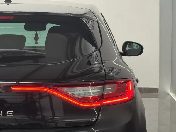 Renault Mégane 2019 - 15990 EUR, 111900 km - 111900km - foto 10 de 28