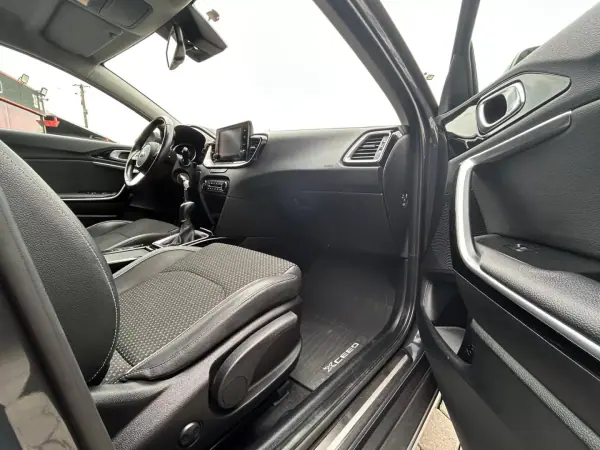 Kia XCeed 2020 - 14990 EUR, 162439 km - AUTO.MOTO.pt - 162439km - foto 19 de 19