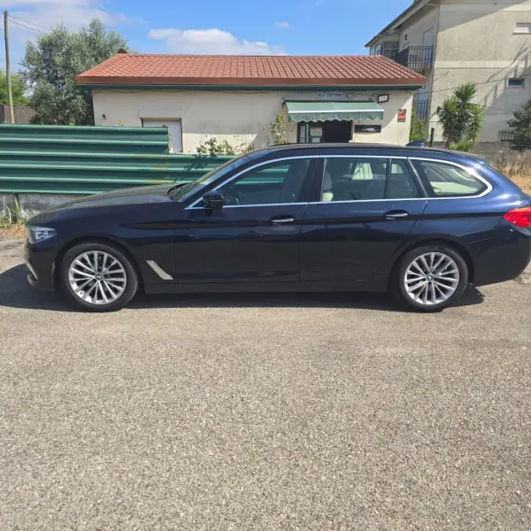 BMW 520 Gran Turismo 2018 - 24900 EUR, 178000 km - AUTO.MOTO.pt - 178000km - foto 3 de 12