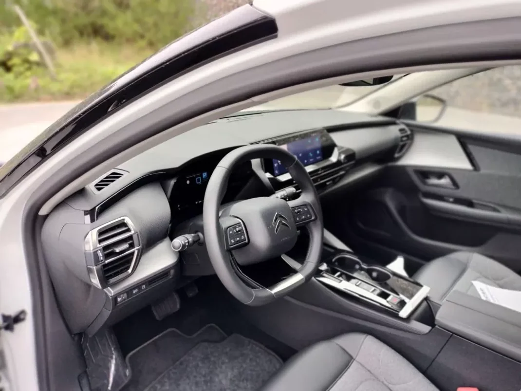 Citroën C5 X 2023 - 35000 EUR, 6500 km - AUTO.MOTO.pt - 6500km - foto 28 de 29