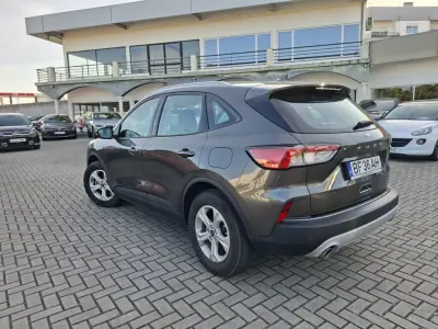 Ford Kuga 2021 - 21000 EUR, 59800 km - AUTO.MOTO.pt - 59800km - foto 8 de 36