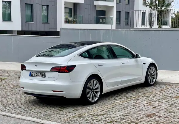 Tesla Model 3 2019 - 20000 EUR, 72000 km - AUTO.MOTO.pt - 72000km - foto 3 de 10