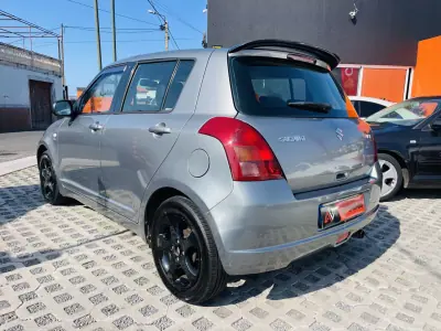 Suzuki Swift 2007 - 5250 EUR, 225212 km - AUTO.MOTO.pt - 225212km - foto 5 de 12