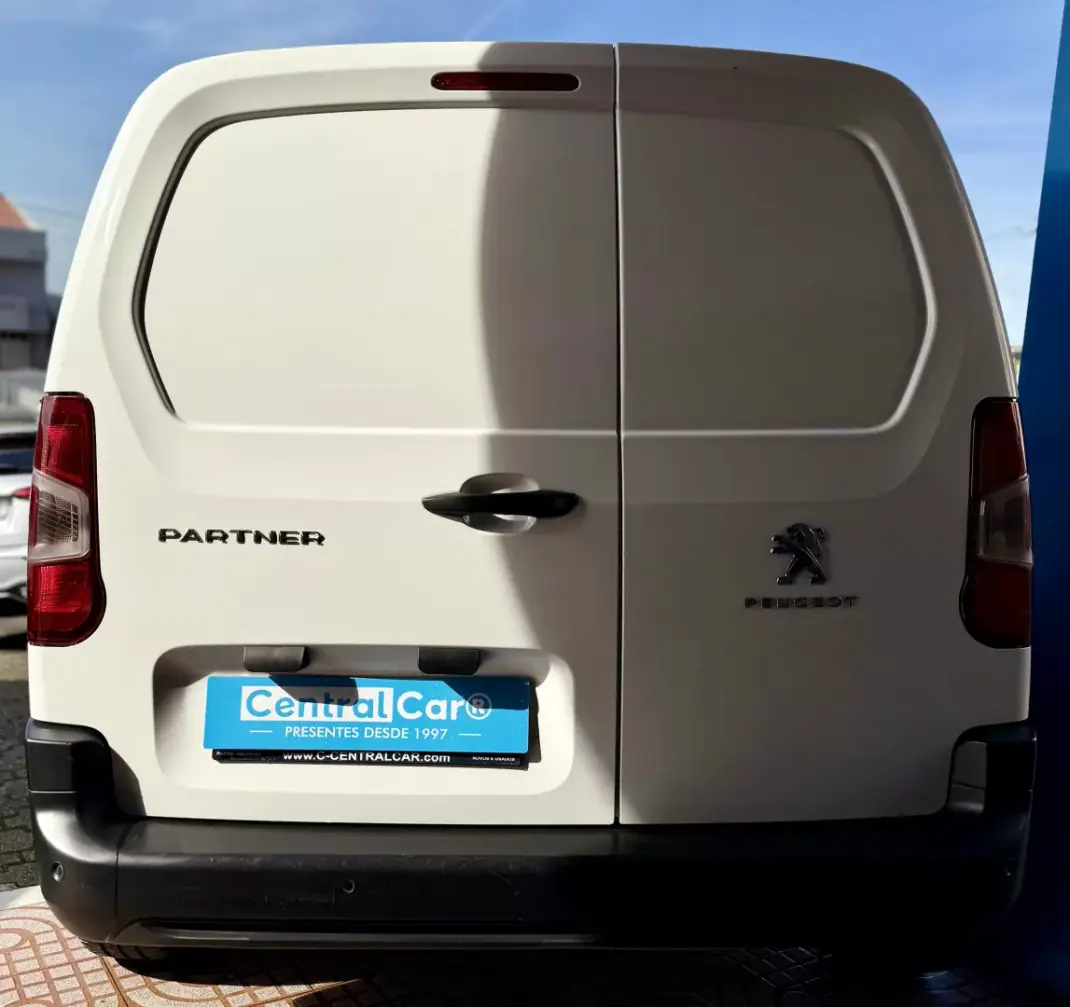 Peugeot Partner 1.5 BlueHdi L1 102Cv | CARPLAY | IVA DEDUTÍVEL 2023 - 14950 EUR, 98000 km - AUTO.MOTO.pt - 98000km - foto 9 de 22