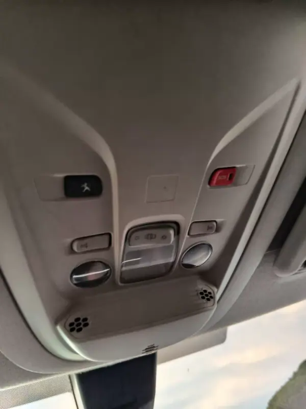 Citroën Berlingo 2019 - 10500 EUR, 198000 km - AUTO.MOTO.pt - 198000km - foto 4 de 6