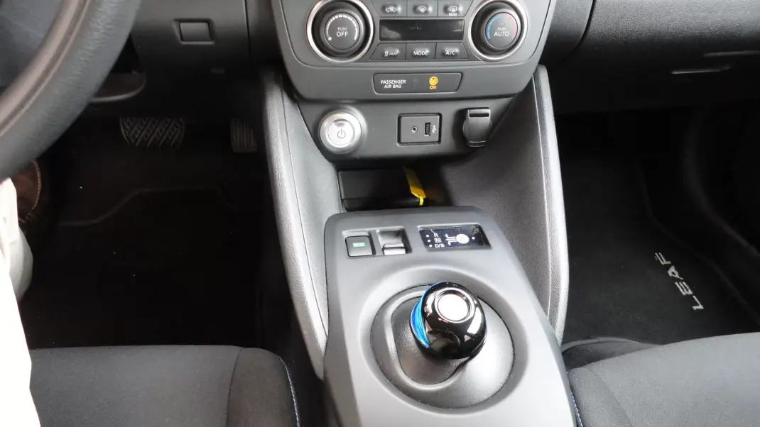 Nissan Leaf 2021 - 14900 EUR, 44768 km - AUTO.MOTO.pt - 44768km - foto 11 de 23