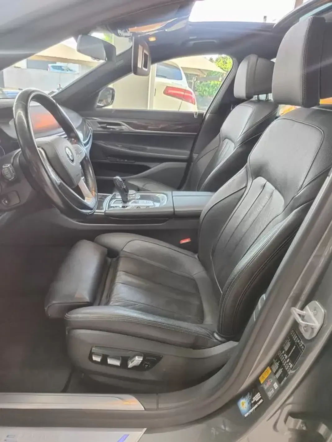 BMW 740 2018 - 29950 EUR, 249000 km - AUTO.MOTO.pt - 249000km - foto 15 de 41