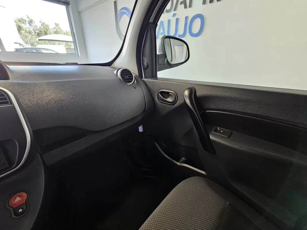 Renault Kangoo 2018 - 11750 EUR, 89756 km - 89756km - foto 13 de 15