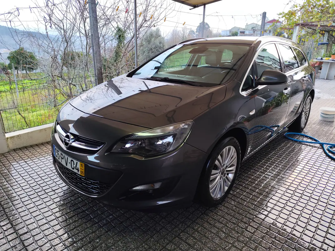 Opel Astra Sports Tourer 2015 - 5600 EUR, 203000 km - AUTO.MOTO.pt - 203000km - foto 1 de 11