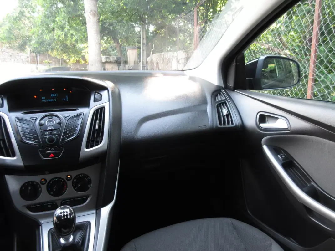 Ford Focus SW 2013 - 6990 EUR, 210000 km - 210000km - foto 24 de 28