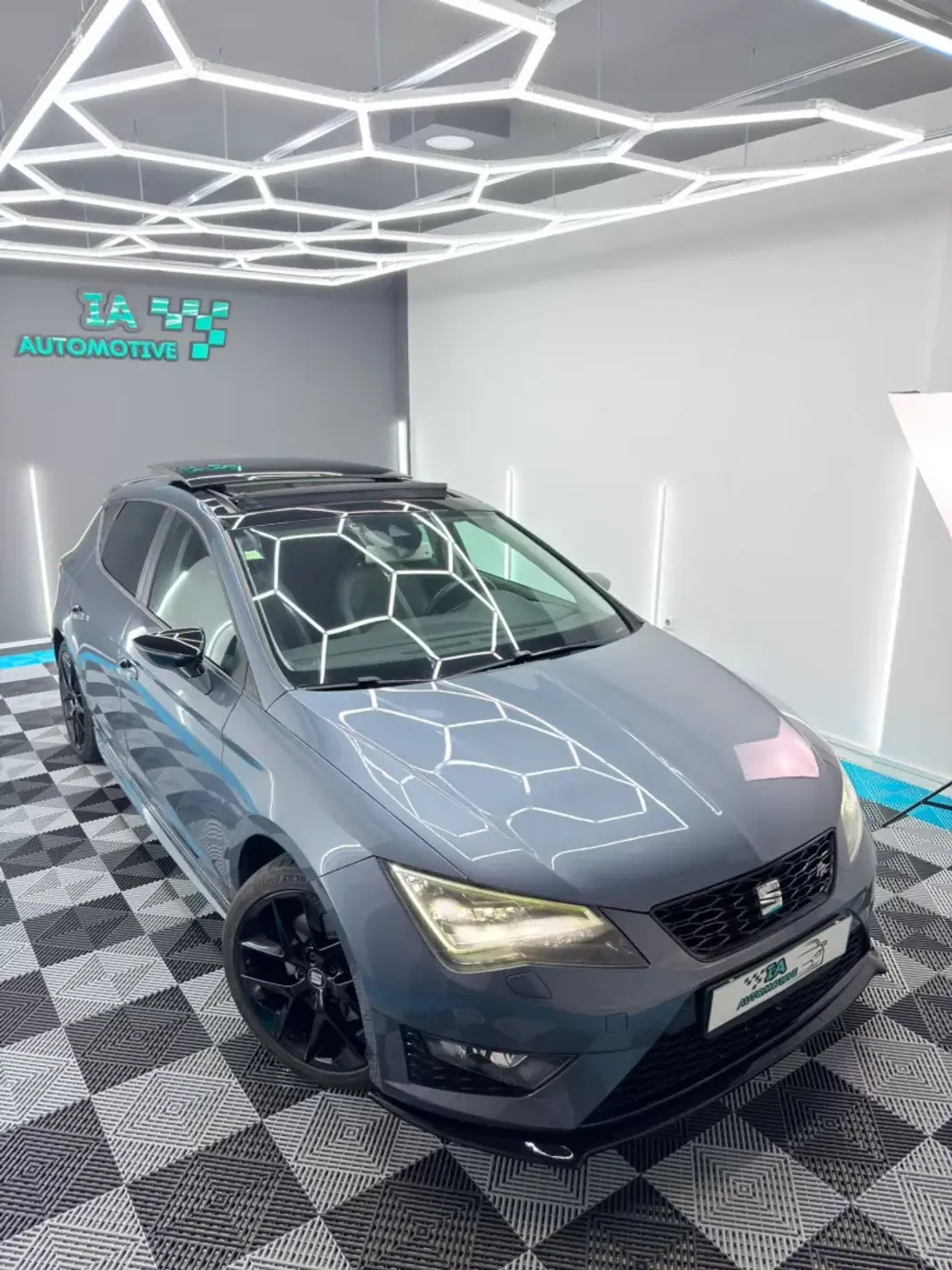 SEAT Leon 2014 - 17500 EUR, 140000 km - AUTO.MOTO.pt - 140000km - foto 5 de 21