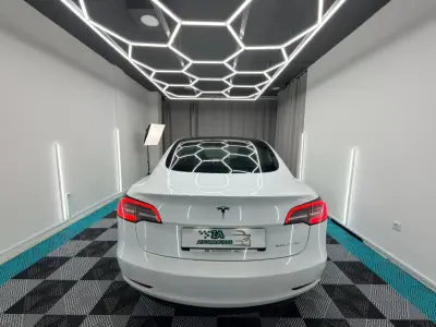 Tesla Model 3 2019 - 19500 EUR, 202000 km - AUTO.MOTO.pt - 202000km - foto 7 de 19