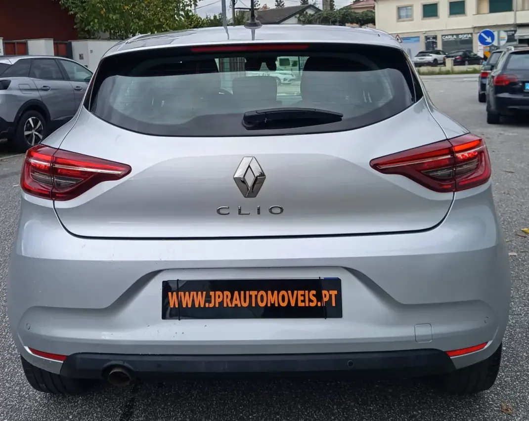 Renault Clio 2020 - 12900 EUR, 133500 km - AUTO.MOTO.pt - 133500km - foto 8 de 16