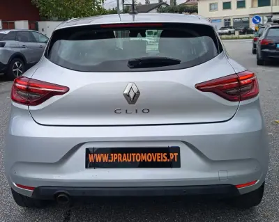 Renault Clio 2020 - 12900 EUR, 133500 km - AUTO.MOTO.pt - 133500km - foto 8 de 16