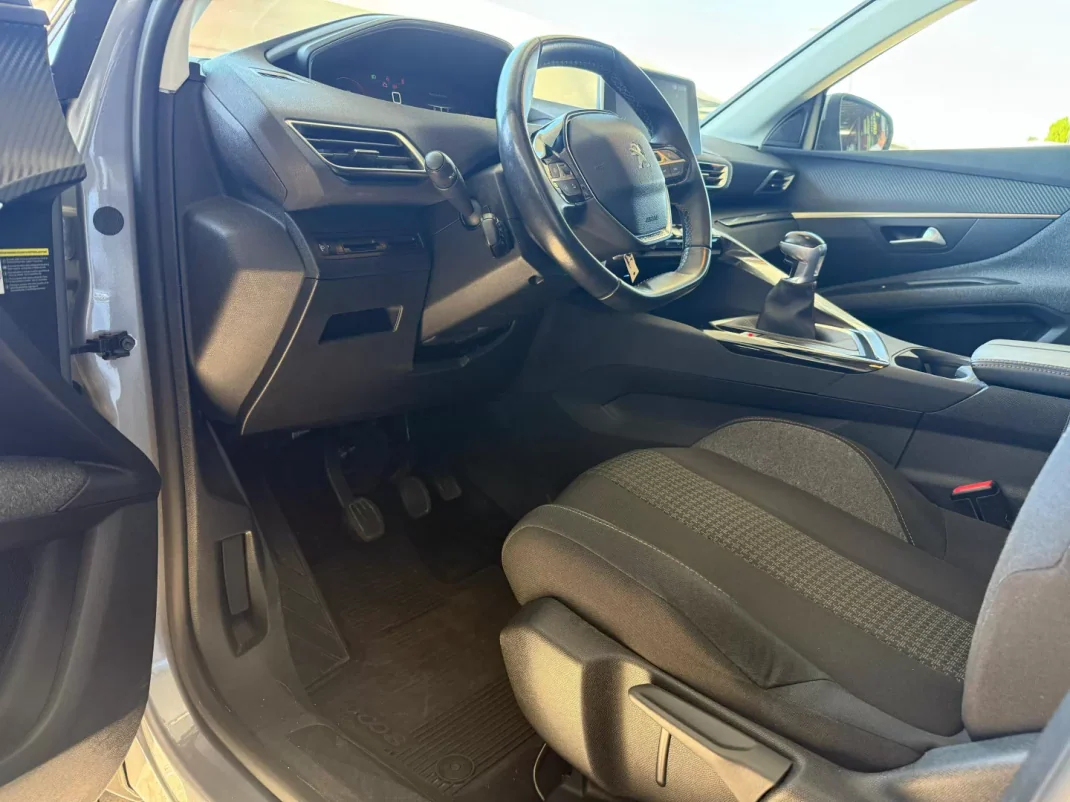 Peugeot 3008 2018 - 18900 EUR, 104582 km - AUTO.MOTO.pt - 104582km - foto 13 de 33