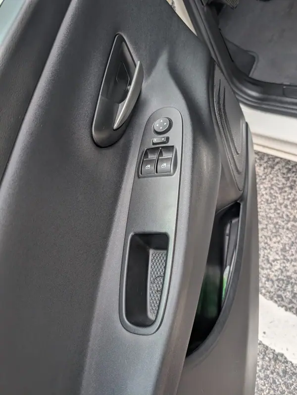 Lancia Ypsilon 2015 - 6400 EUR, 149726 km - 149726km - foto 13 de 15
