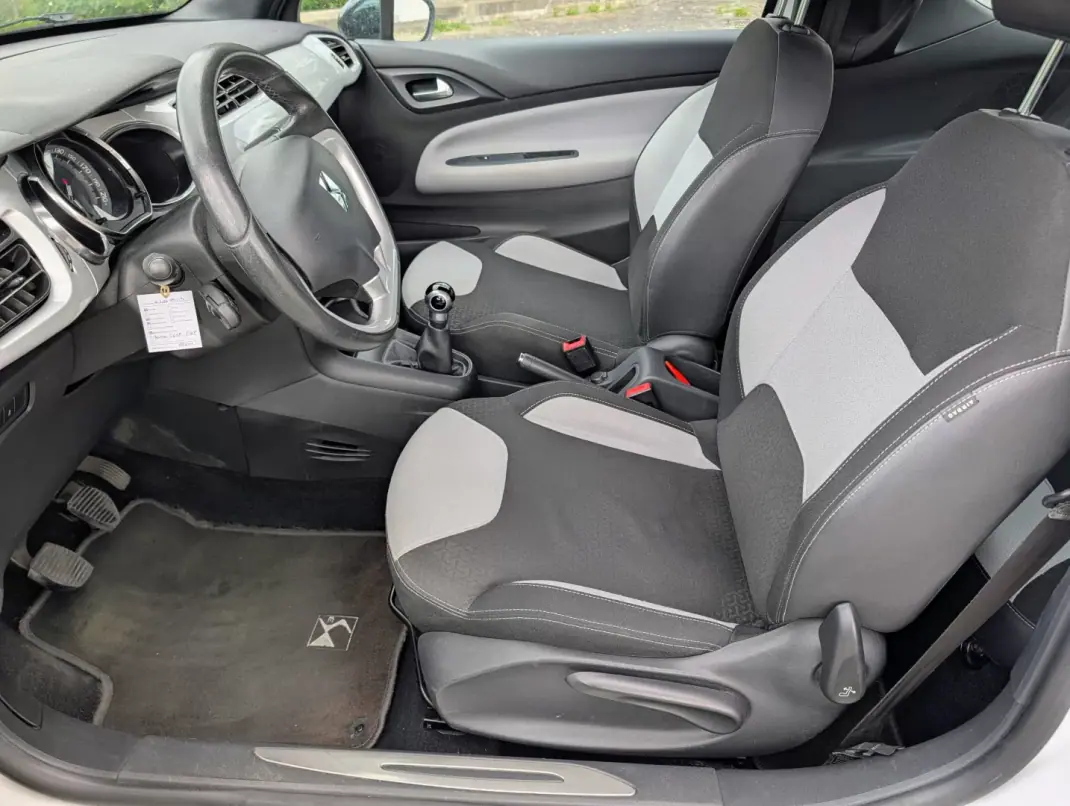 Citroën DS3 2015 - 8500 EUR, 100190 km - AUTO.MOTO.pt - 100190km - foto 12 de 17