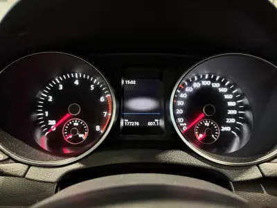 Volkswagen Golf Cabriolet 2015 - 12900 EUR, 177200 km - 177200km - foto 36 de 49