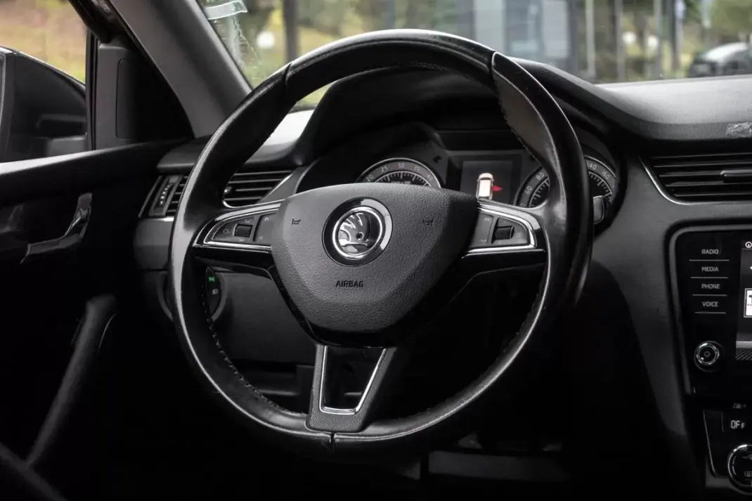 Skoda Octavia Break 2019 - 10990 EUR, 374598 km - AUTO.MOTO.pt - 374598km - foto 35 de 44