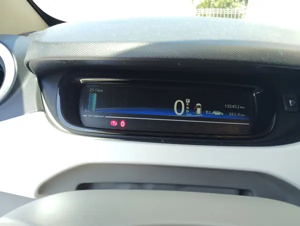 Renault Zoe 2018 - 9000 EUR, 135000 km - AUTO.MOTO.pt - 135000km - foto 5 de 6