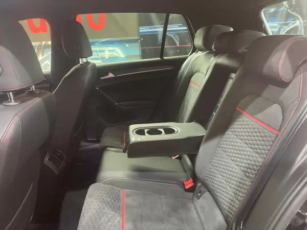 Volkswagen Golf 2019 - 30500 EUR, 106000 km - AUTO.MOTO.pt - 106000km - foto 35 de 47