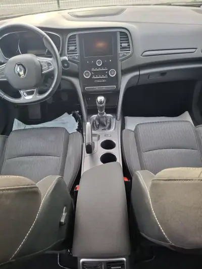 Renault Mégane 2019 - 16500 EUR, 179121 km - AUTO.MOTO.pt - 179121km - foto 19 de 22
