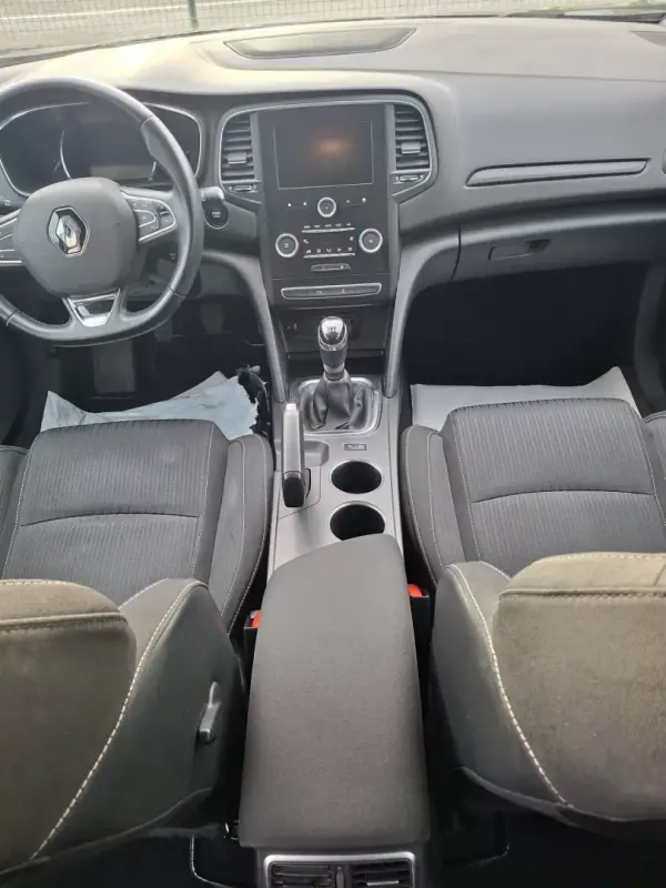 Renault Mégane 2019 - 16990 EUR, 179121 km - AUTO.MOTO.pt - 179121km - foto 19 de 22