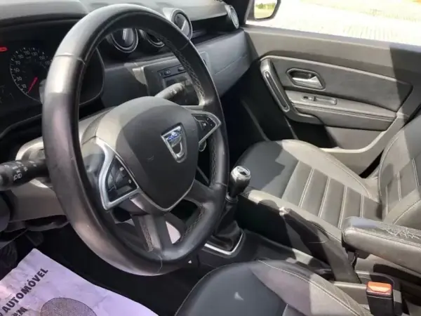 Dacia Duster 2019 - 13999 EUR, 199000 km - AUTO.MOTO.pt - 199000km - foto 5 de 9