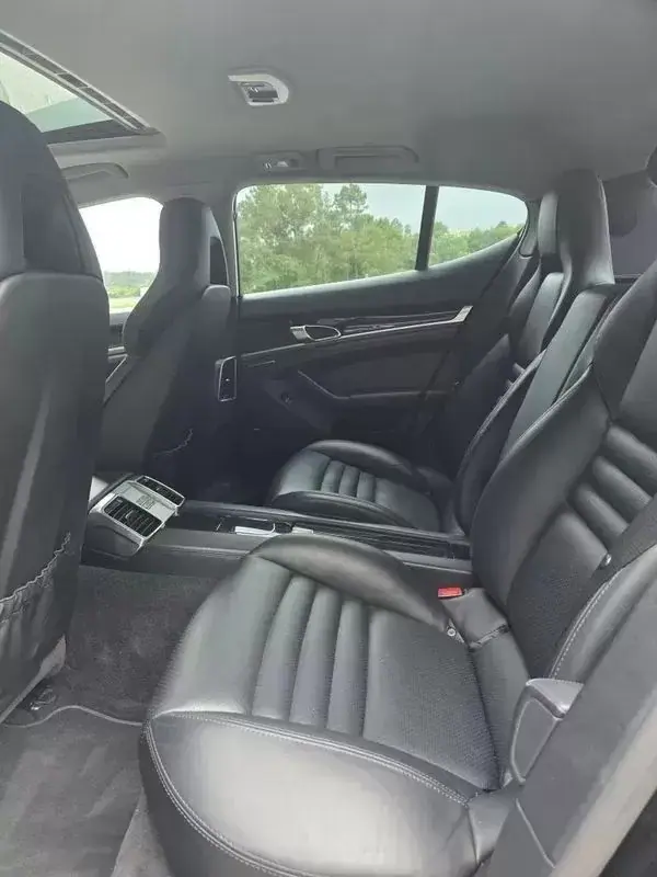 Porsche Panamera 2015 - 38499 EUR, 165000 km - AUTO.MOTO.pt - 165000km - foto 23 de 39
